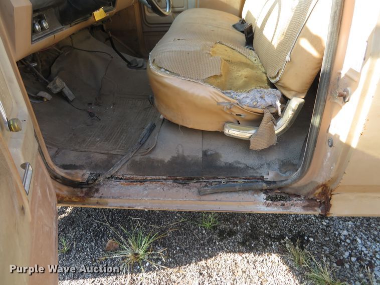 image for item DH1557 1984 Ford F250 Ext. Cab utility bed pickup truck