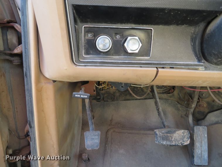 image for item DH1557 1984 Ford F250 Ext. Cab utility bed pickup truck