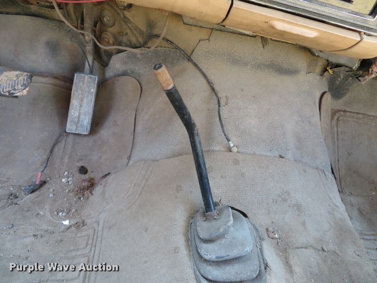 image for item DH1557 1984 Ford F250 Ext. Cab utility bed pickup truck