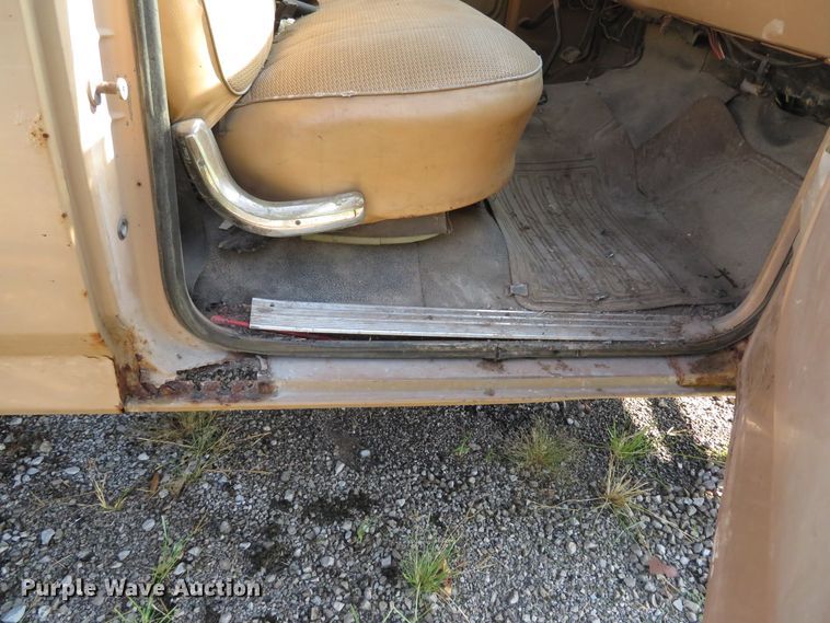 image for item DH1557 1984 Ford F250 Ext. Cab utility bed pickup truck