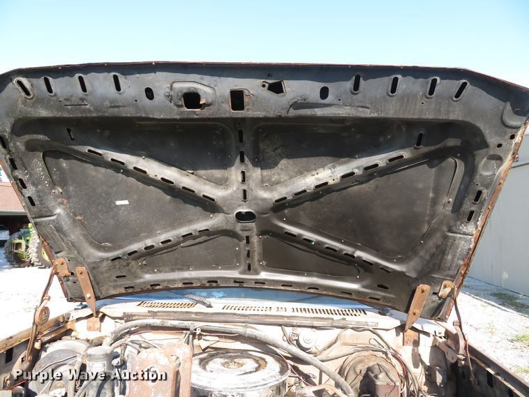 image for item DH1557 1984 Ford F250 Ext. Cab utility bed pickup truck