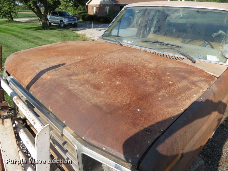 image for item DH1557 1984 Ford F250 Ext. Cab utility bed pickup truck