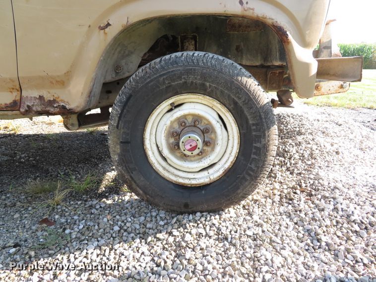 image for item DH1557 1984 Ford F250 Ext. Cab utility bed pickup truck