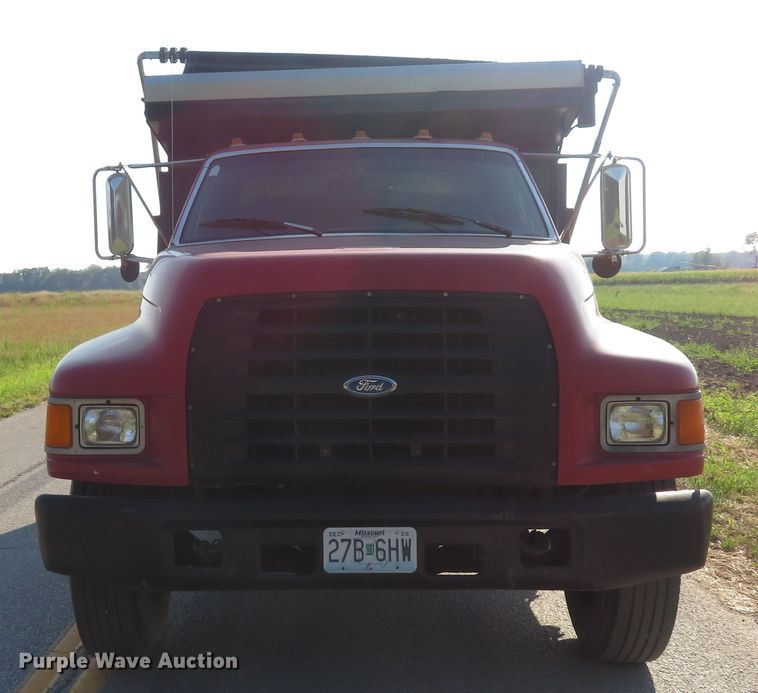 image for item DH1565 1996 Ford F800 dump truck