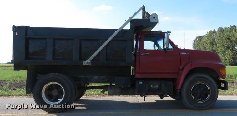 image for item DH1565 1996 Ford F800 dump truck