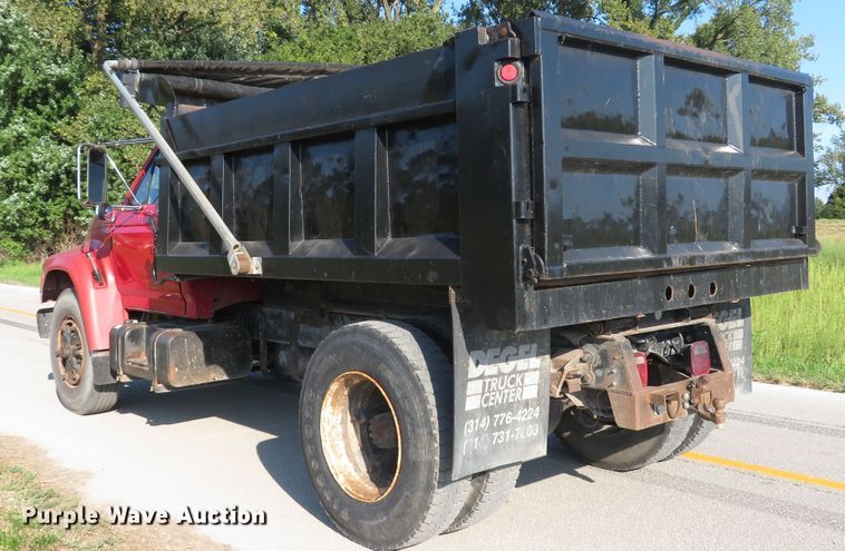 image for item DH1565 1996 Ford F800 dump truck