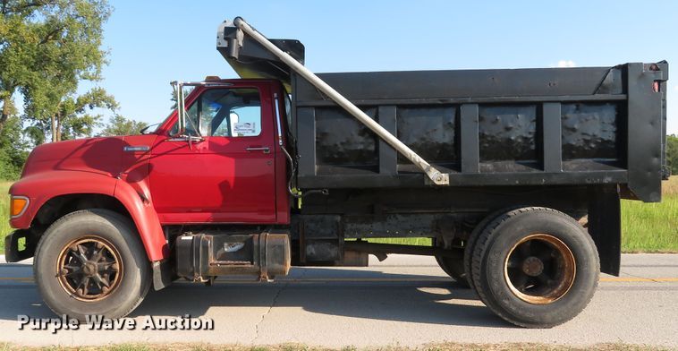 image for item DH1565 1996 Ford F800 dump truck