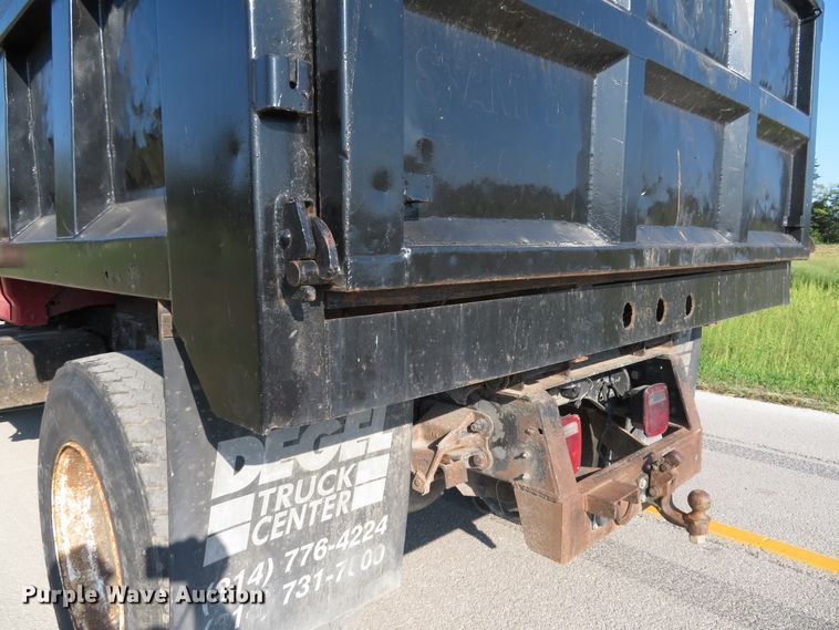 image for item DH1565 1996 Ford F800 dump truck