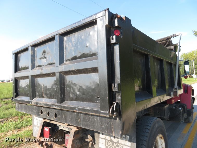 image for item DH1565 1996 Ford F800 dump truck