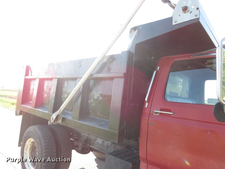 image for item DH1565 1996 Ford F800 dump truck