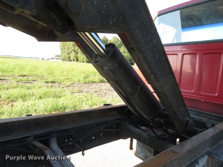 image for item DH1565 1996 Ford F800 dump truck