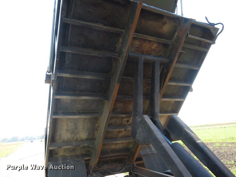 image for item DH1565 1996 Ford F800 dump truck