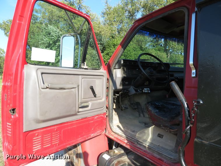 image for item DH1565 1996 Ford F800 dump truck