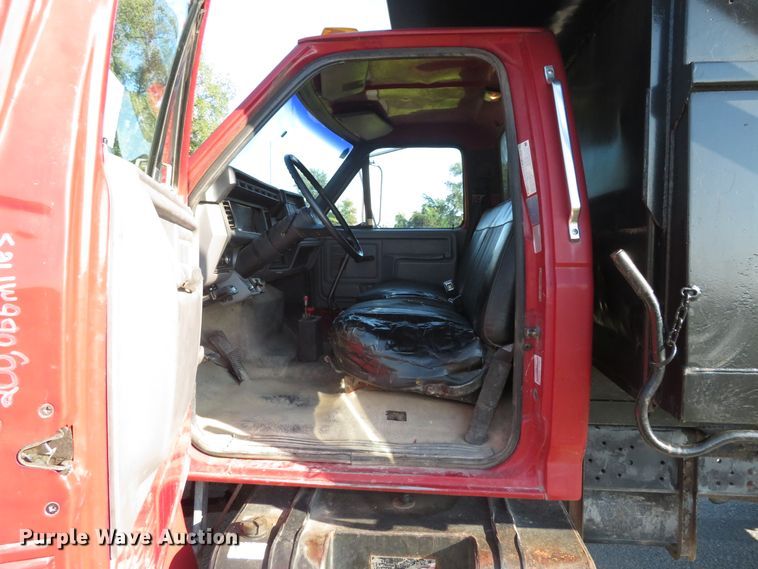 image for item DH1565 1996 Ford F800 dump truck