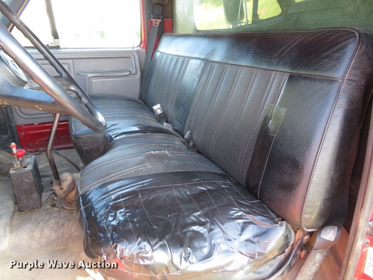 image for item DH1565 1996 Ford F800 dump truck