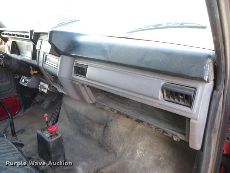 image for item DH1565 1996 Ford F800 dump truck