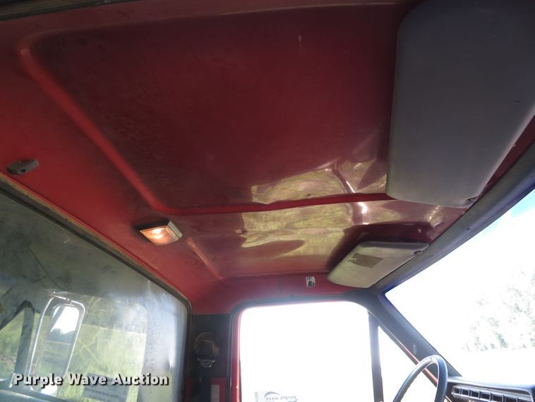 image for item DH1565 1996 Ford F800 dump truck