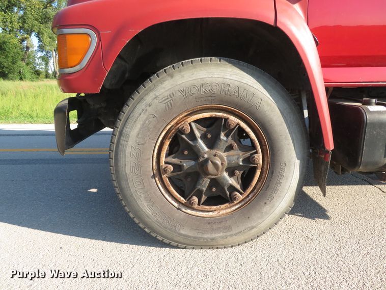 image for item DH1565 1996 Ford F800 dump truck