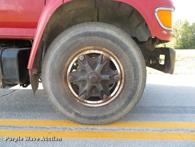 image for item DH1565 1996 Ford F800 dump truck