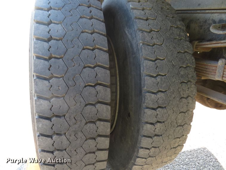 image for item DH1565 1996 Ford F800 dump truck