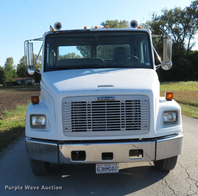 image for item DH1566 2001 Freightliner FL60 utility truck