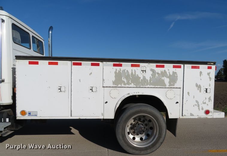 image for item DH1566 2001 Freightliner FL60 utility truck