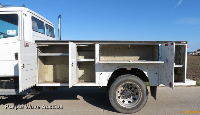 image for item DH1566 2001 Freightliner FL60 utility truck