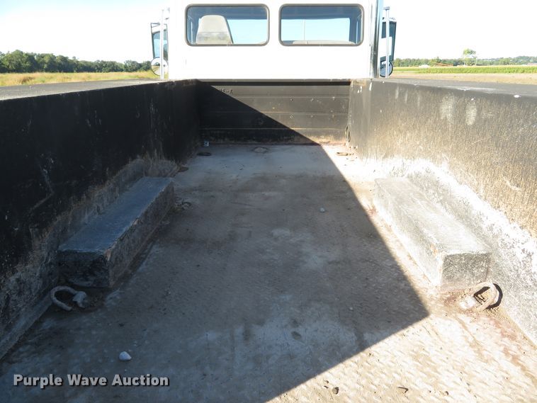 image for item DH1566 2001 Freightliner FL60 utility truck