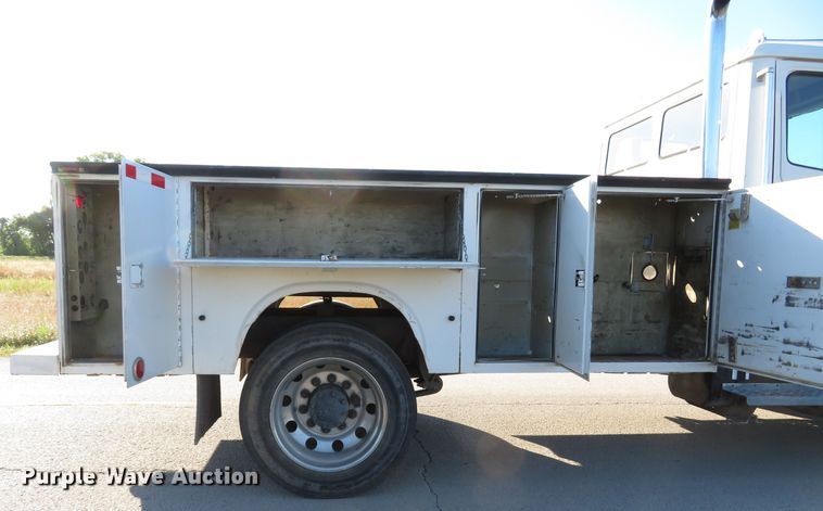 image for item DH1566 2001 Freightliner FL60 utility truck