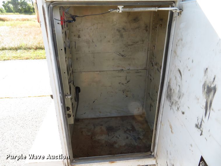 image for item DH1566 2001 Freightliner FL60 utility truck