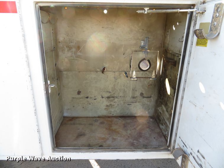 image for item DH1566 2001 Freightliner FL60 utility truck