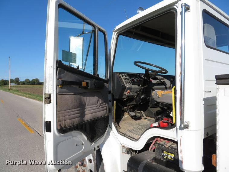 image for item DH1566 2001 Freightliner FL60 utility truck
