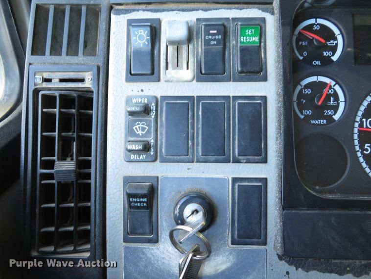 image for item DH1566 2001 Freightliner FL60 utility truck