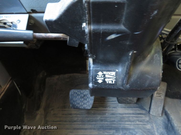 image for item DH1566 2001 Freightliner FL60 utility truck