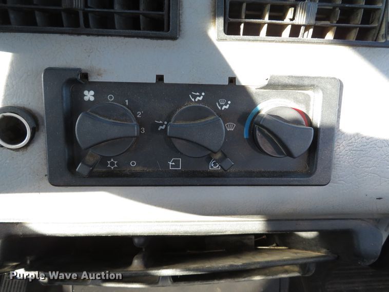 image for item DH1566 2001 Freightliner FL60 utility truck