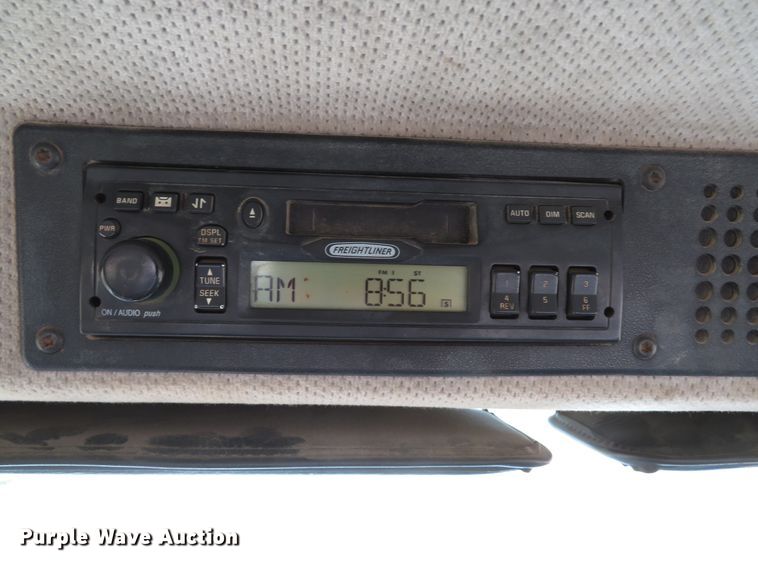 image for item DH1566 2001 Freightliner FL60 utility truck