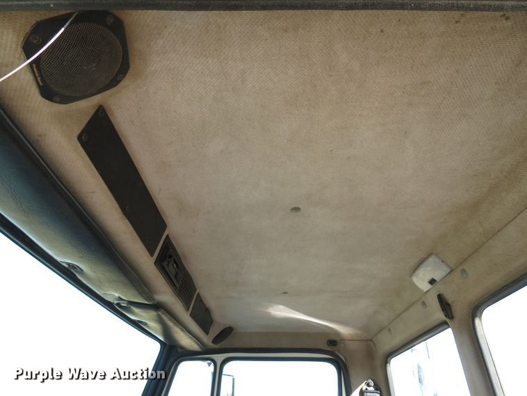 image for item DH1566 2001 Freightliner FL60 utility truck