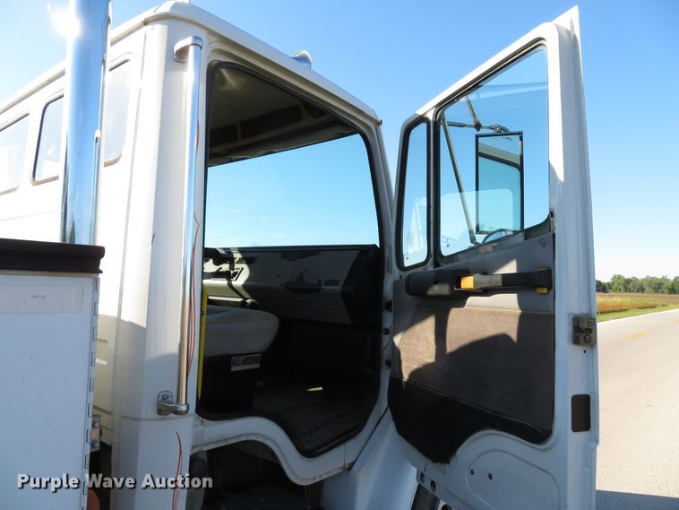 image for item DH1566 2001 Freightliner FL60 utility truck