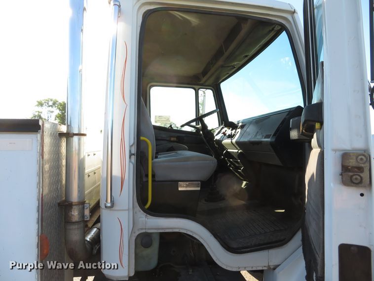 image for item DH1566 2001 Freightliner FL60 utility truck