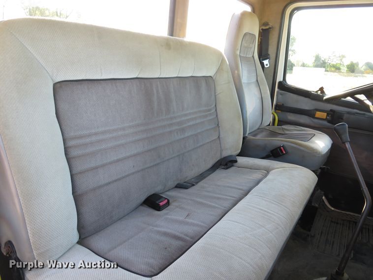 image for item DH1566 2001 Freightliner FL60 utility truck