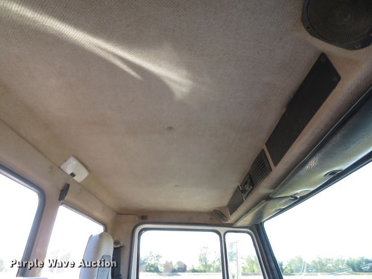 image for item DH1566 2001 Freightliner FL60 utility truck