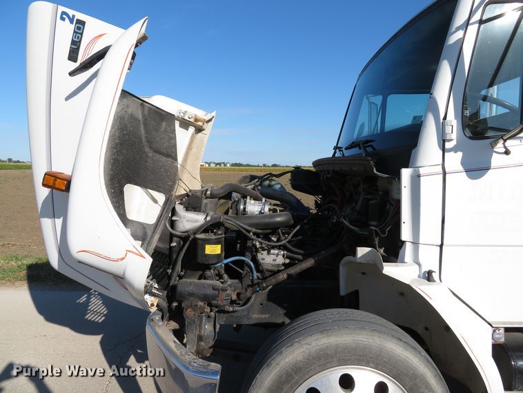 image for item DH1566 2001 Freightliner FL60 utility truck