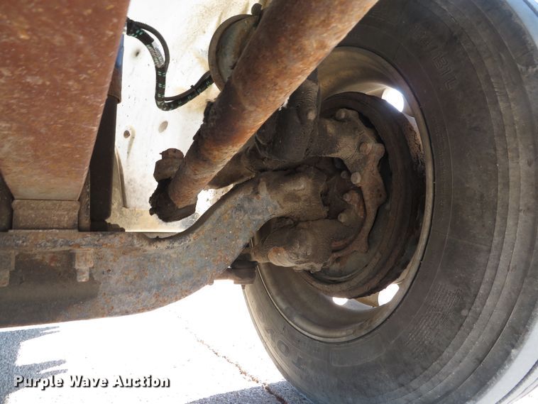 image for item DH1566 2001 Freightliner FL60 utility truck