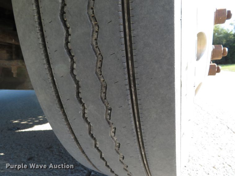 image for item DH1566 2001 Freightliner FL60 utility truck