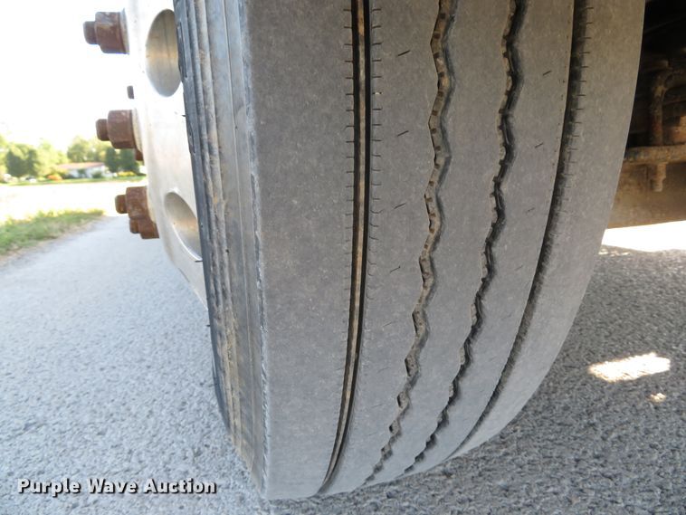 image for item DH1566 2001 Freightliner FL60 utility truck