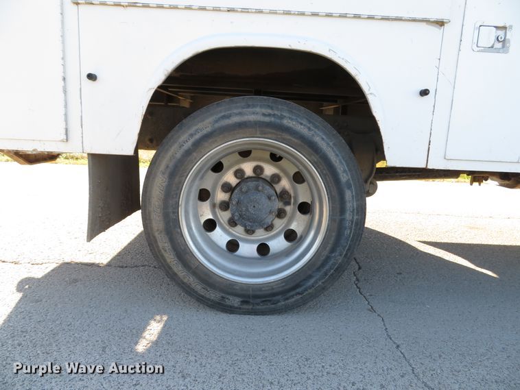 image for item DH1566 2001 Freightliner FL60 utility truck