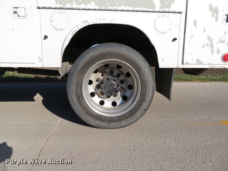 image for item DH1566 2001 Freightliner FL60 utility truck