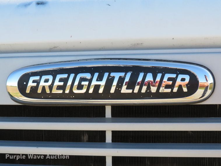image for item DH1566 2001 Freightliner FL60 utility truck