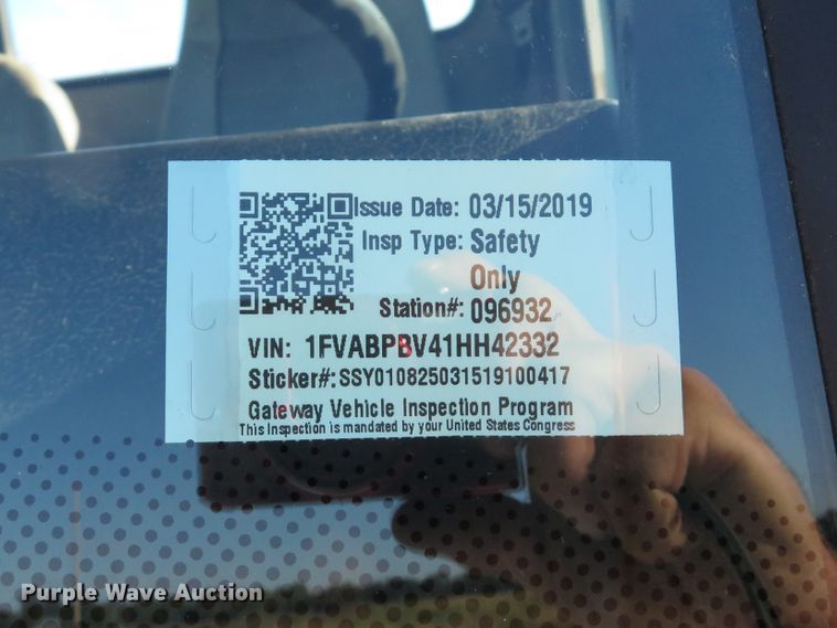 image for item DH1566 2001 Freightliner FL60 utility truck