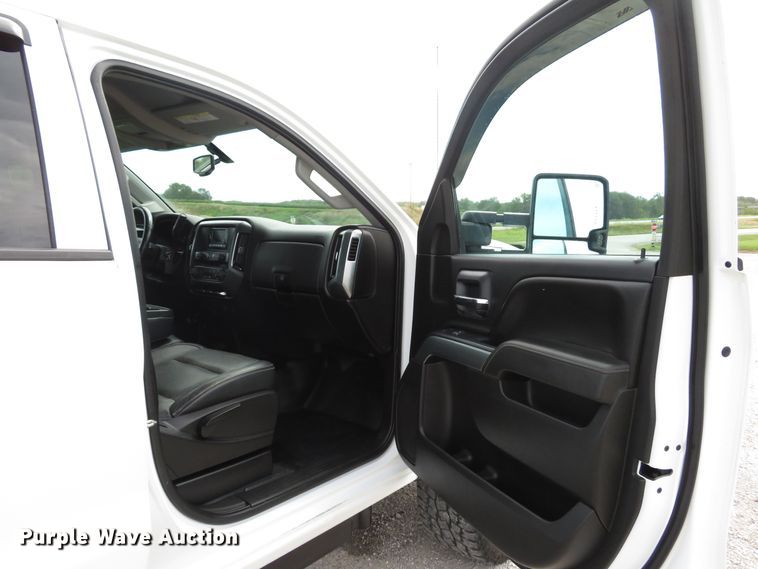 image for item DH1567 2015 Chevrolet Silverado 3500HD LT Crew Cab pickup truck